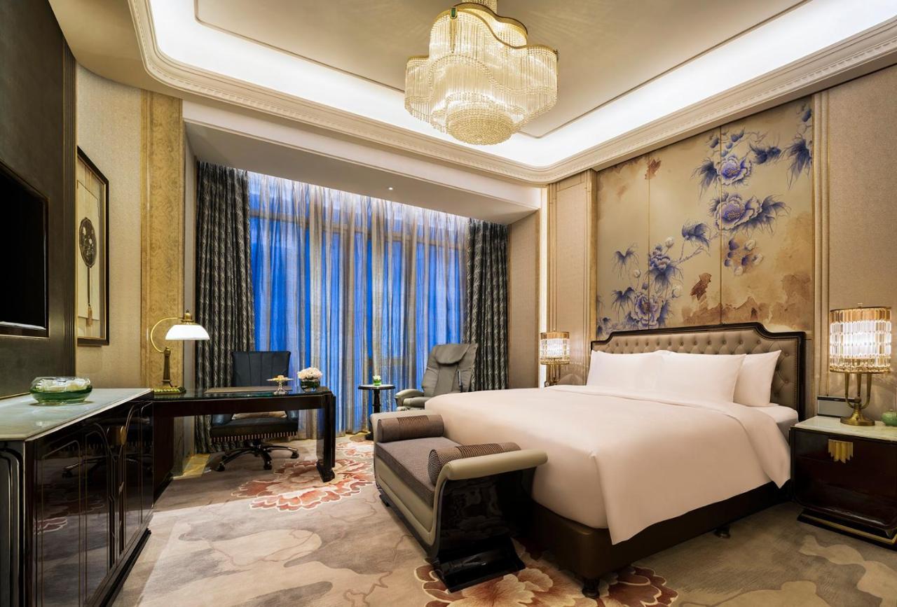 Wanda Reign Chengdu Hotel Bagian luar foto