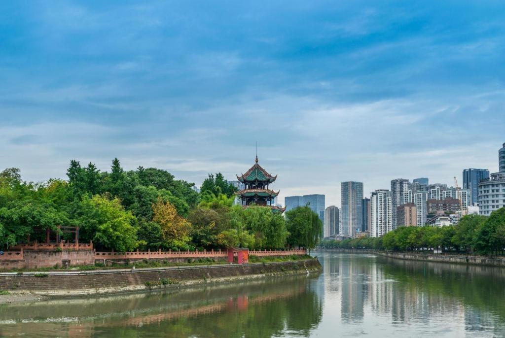 Wanda Reign Chengdu Hotel Bagian luar foto