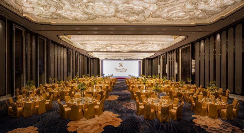 Wanda Reign Chengdu Hotel Bagian luar foto