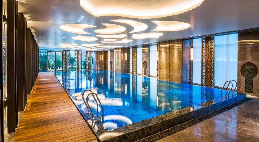 Wanda Reign Chengdu Hotel Bagian luar foto