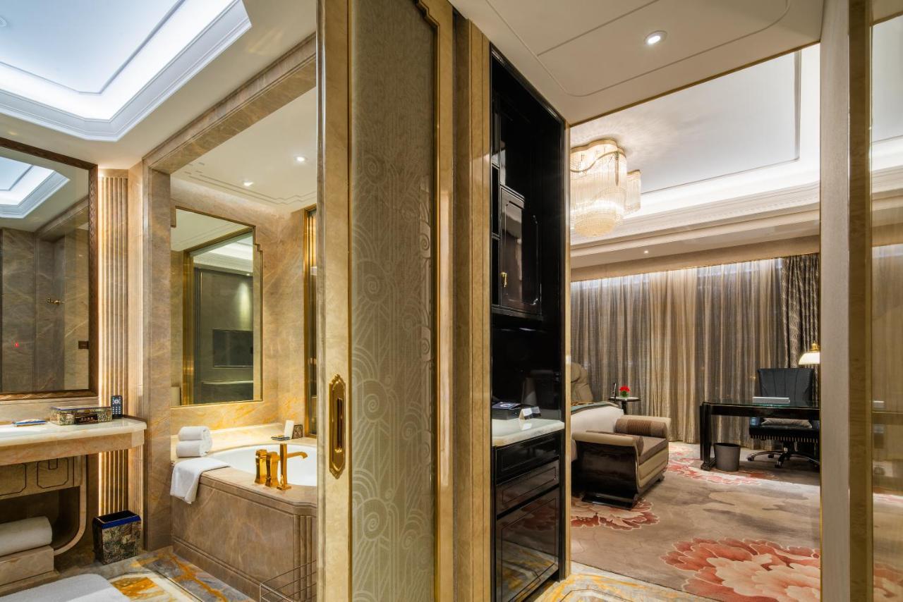 Wanda Reign Chengdu Hotel Bagian luar foto